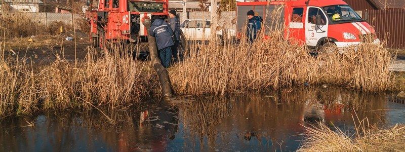 В Днепре продолжают бороться с подтоплением улиц