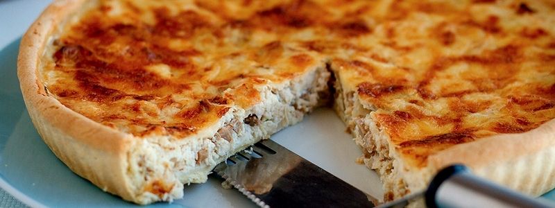 Полезные и вкусные рецепты: как приготовить рыбный пирог с шампиньонами и пореем