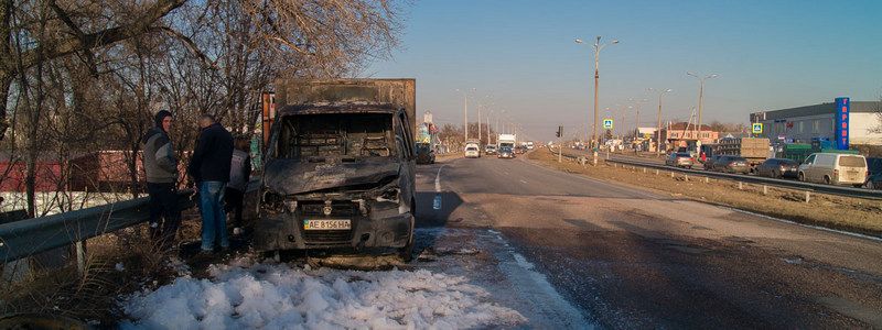 На выезде из Днепра сгорела "ГАЗель" хлебозавода