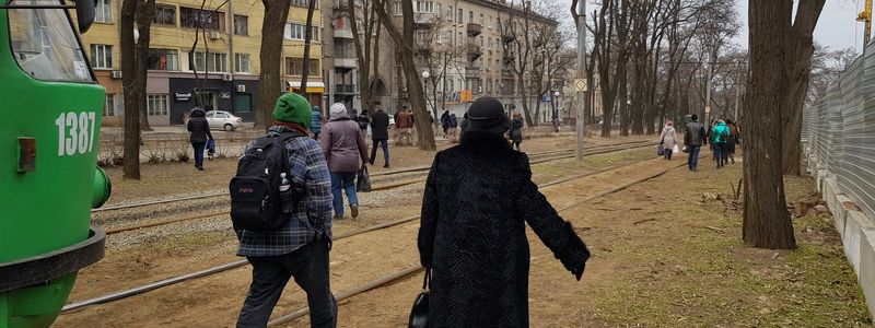 В центре Днепра сломался трамвай: пассажиров высадили