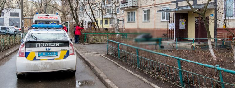 В Днепре мужчина умер на лавочке