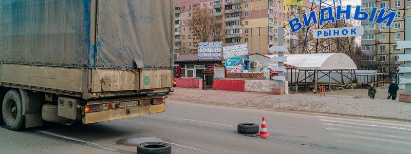 Стало известно, как себя чувствует женщина, которую на Донецком шоссе переехала фура