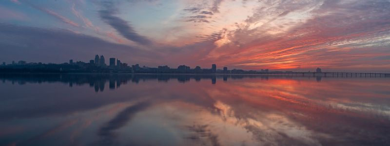 Время восхитительных закатов: как Днепр засыпает в последних лучах солнца