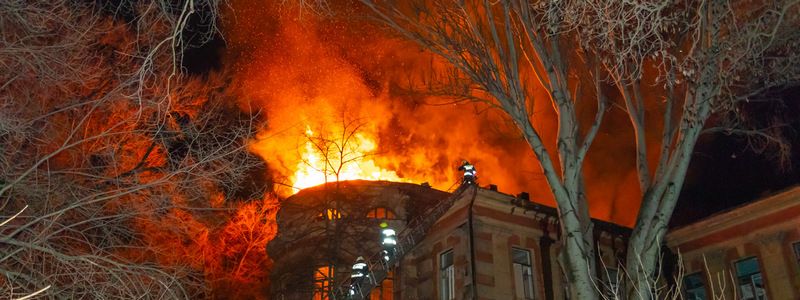 Масштабный пожар на Щербаня в Днепре: появились фото и видео