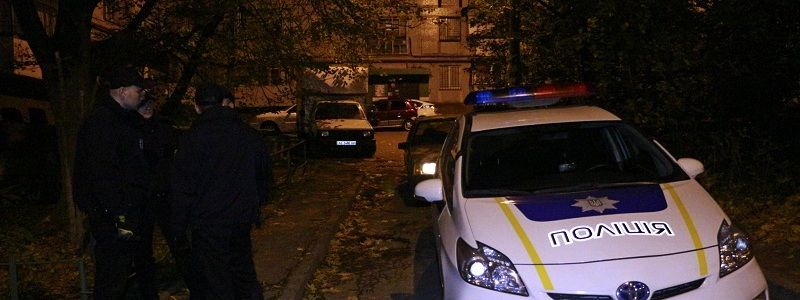 В Днепре на Запорожском шоссе возле дома нашли мертвой 17-летнюю девушку