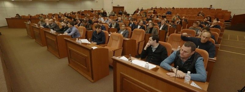 Запрет принимать подарки и отзыв за прогулы: в Днепре приняли Кодекс этики депутатов