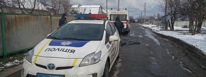 В Днепре на проезжей части нашли мертвого мужчину