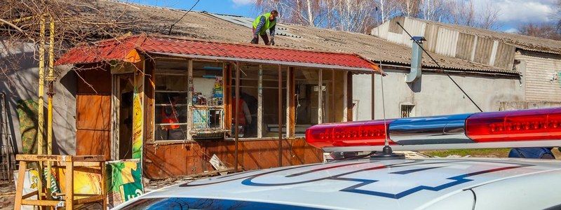 В Днепре жители Приднепровска попрощались с еще одним незаконным киоском
