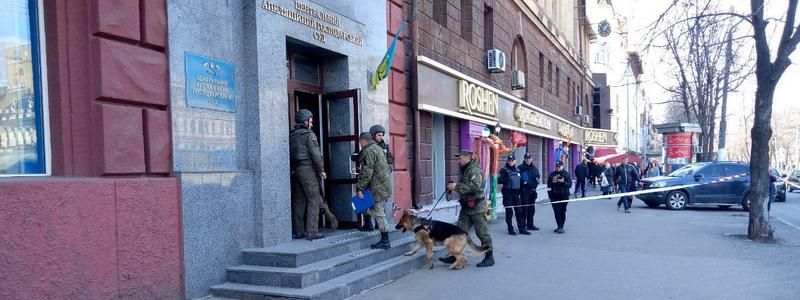 В центре Днепра оцепили здание