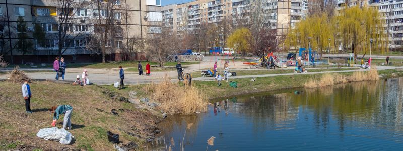 В Днепре жители Победы вышли на войну с мусором