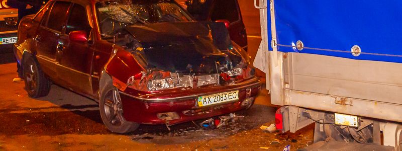 В Днепре на проспекте Поля Daewoo "влетел" в припаркованный Mercedes