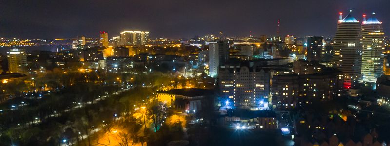 Блеск тысячи огней: как выглядит ночная набережная Днепра с высоты