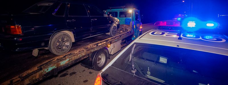 В Днепре на Аэропортовской ВАЗ сбил мужчину: помогите опознать пострадавшего