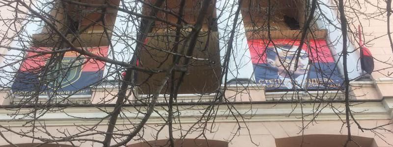 В центре Днепра "повесили" Бандеру
