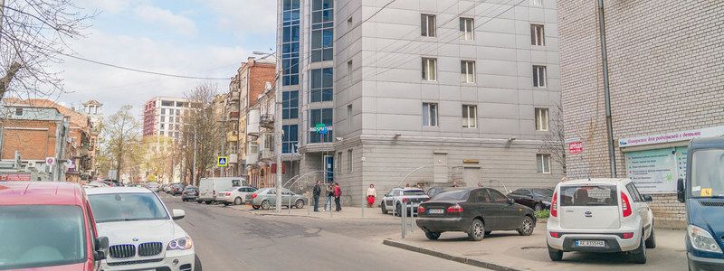 В центре Днепра задымилось офисное здание