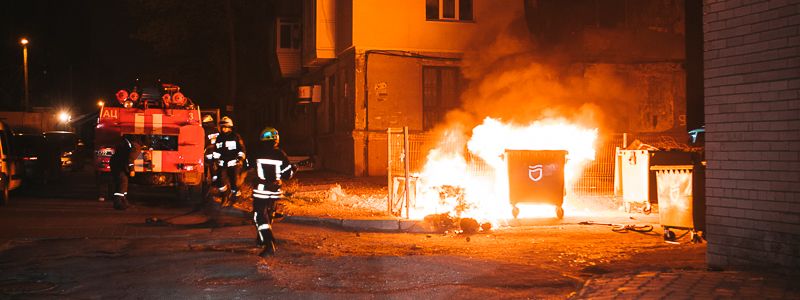 В Днепре на Уральской горели мусорные баки