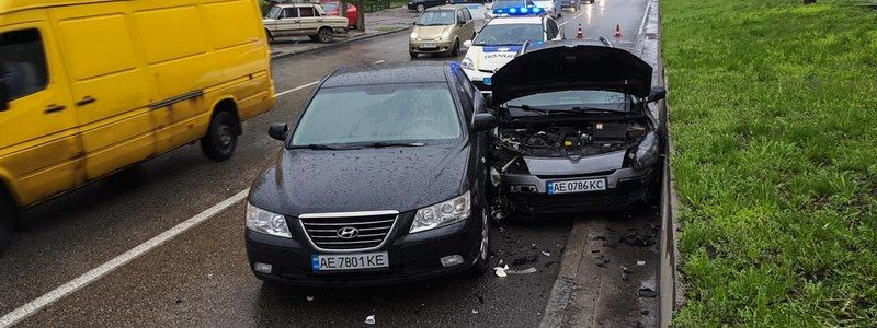 На Поля столкнулись Hyundai и Renault: видео момента аварии