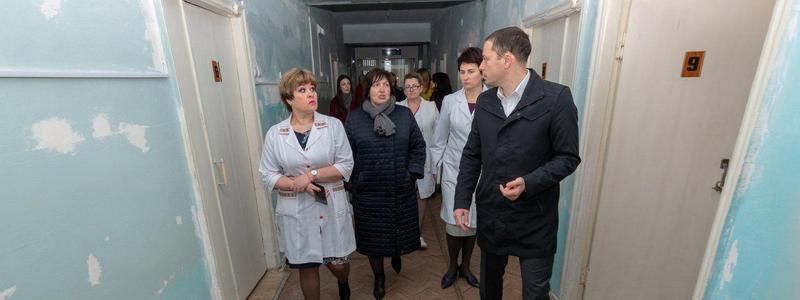 В Каменском продолжают ремонтировать больницы: как идут работы
