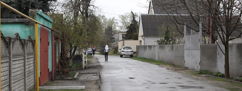 В Днепре шайка "металлистов" забралась во двор и напала на хозяина