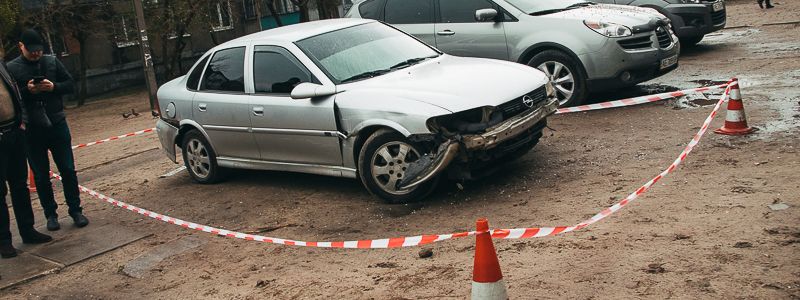 Стрельба возле АТБ и сбитый полицейский: в Днепре устроили погоню