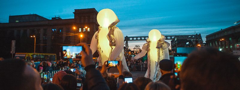 В Днепре прошло уличное представление "Три тотема": как это было