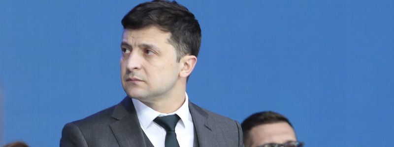 Владимира Зеленского могут снять с выборов Президента: что сейчас происходит под зданием суда