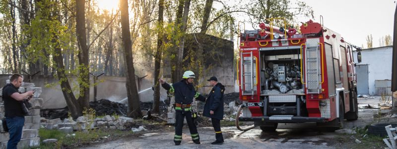 Масштабный пожар на предприятии в Днепре: фото и видео с места происшествия