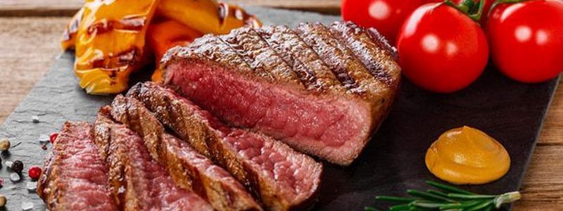 Полезные и вкусные рецепты: как приготовить стейк из говядины с фасолью и томатной сальсой