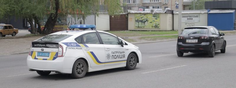 В Днепре женщина в состоянии опьянения устроила аварию и попыталась скрыться: ее остановили очевидцы