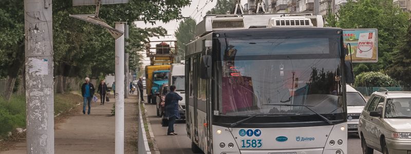 В Днепре высоковольтный провод упал на маршрутку с пассажирами