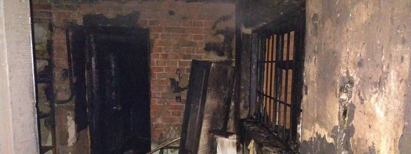 В Днепре на Новогодней горел жилой дом