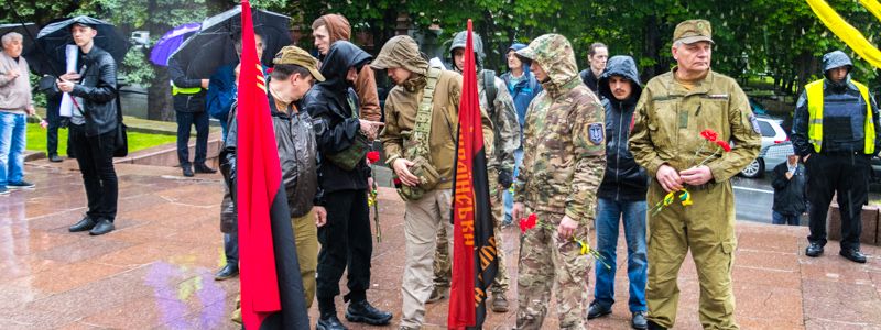 В Днепре активисты "Правого сектора" организовали мирный митинг "Днепр против тоталитаризма"