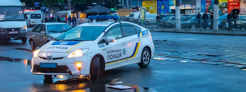 В Днепре возле Terra Hyundai сбил девушку на пешеходном переходе и скрылся с места аварии