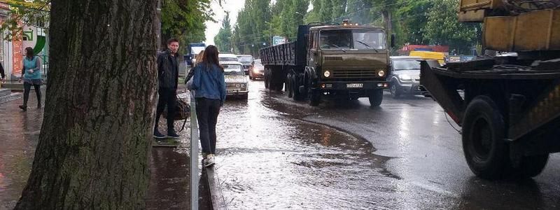 В Днепре 12 квартал затопило из-за дождя