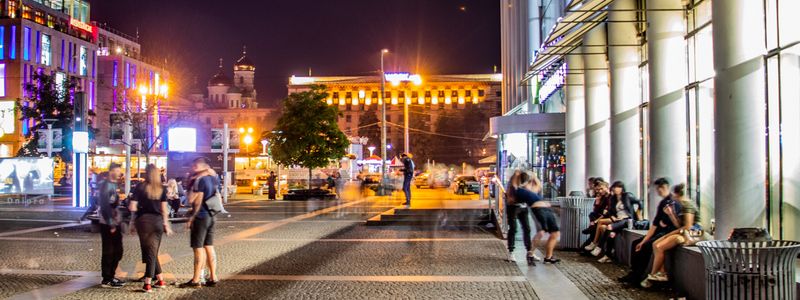 В Днепре на Европейской площади парень порезал вены