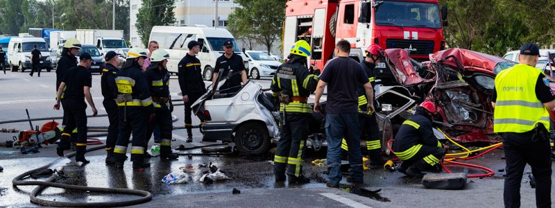 В ДТП на Малиновского в Днепре погибла супружеская пара и 11-летний ребенок: подробности