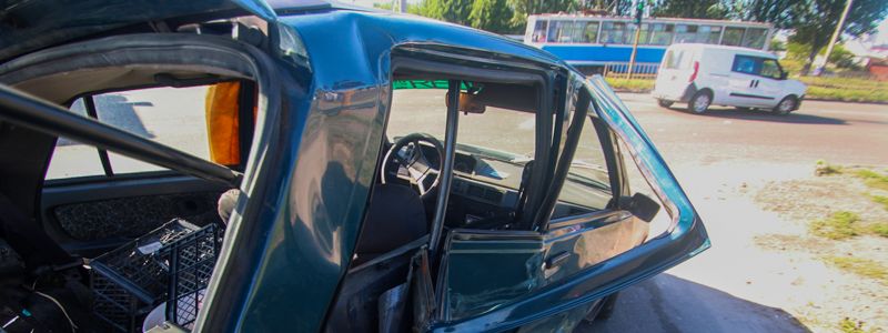 В Днепре на Донецком шоссе столкнулись ЗАЗ и Fiat: пострадал мужчина