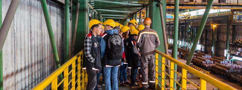 Как спортсмены готовились к полумарафону на заводе Интерпайп Сталь