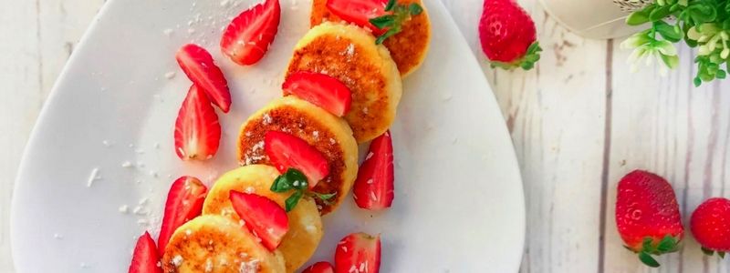Полезные и вкусные рецепты: как приготовить сырники с кукурузной мукой и вареньем