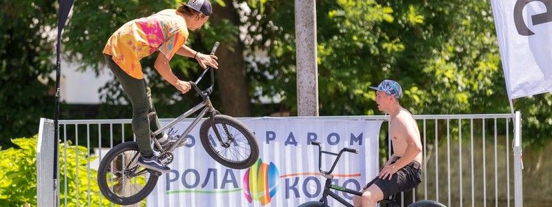 «Оптимальный вариант»: спортсмены-экстремалы рассказали о впечатлениях от новой скейт-площадки в Днепре