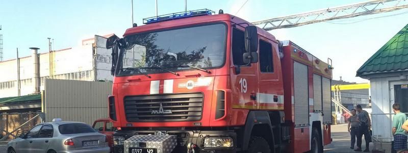 В Днепре горит завод "Альбатрос"