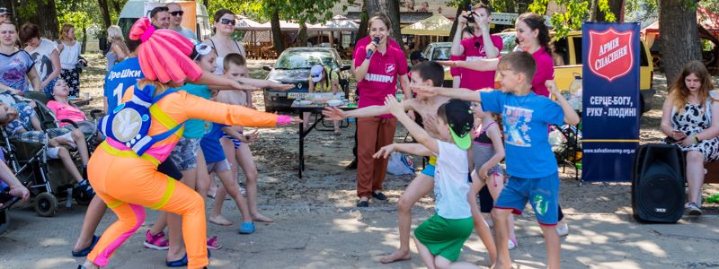 В Днепре прошел инклюзивный фестиваль ко Дню защиты детей