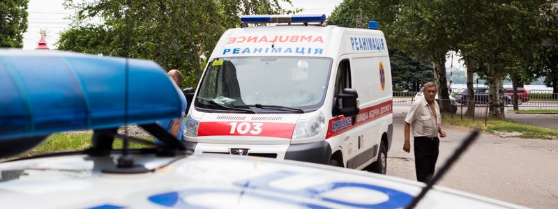 В Днепре на улице Поля женщина пыталась выпрыгнуть из 12-го этажа