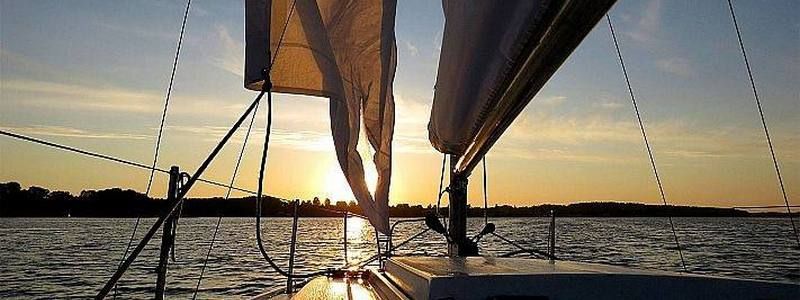 Магия заката под парусами: в Днепре пройдет регата Full Moon Race