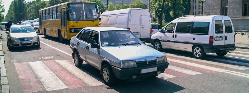 В Днепре на Криворожской сбили женщину, которая шла по переходу