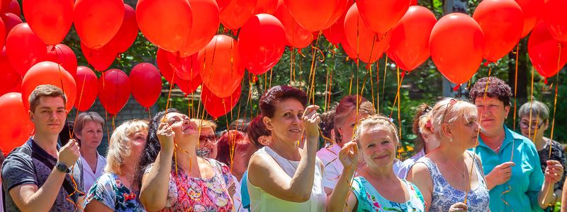 В Днепре люди выстроились в форме капли крови