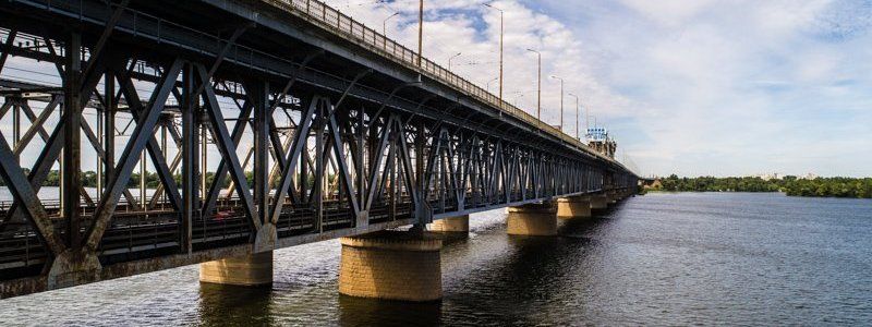 В Днепре мужчина прыгнул с Амурского моста