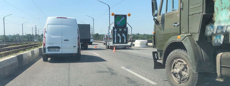 В Днепре из-за ремонта на Кайдакском мосту образовалась пробка