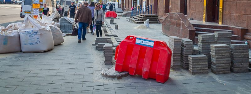 В Днепре ремонтируют 10 дорог: где могут быть пробки и перекрытия