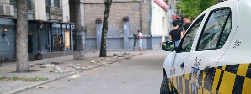 В Днепре со скандалом снесли летнюю площадку «Неизвестного Петровского»